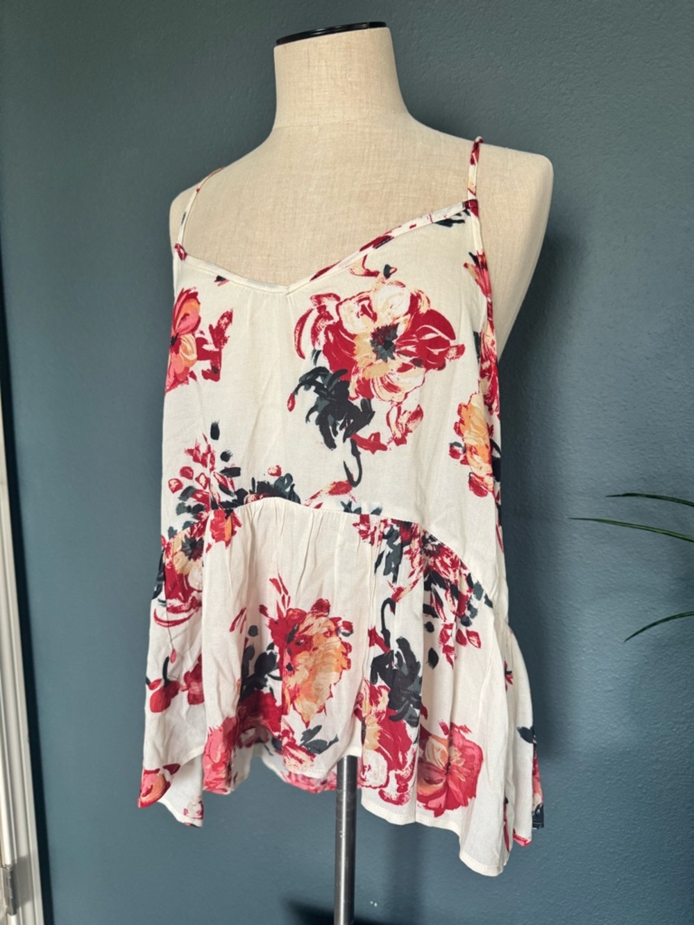 Lulu's White Floral Spaghetti-Strap Peplum Cami